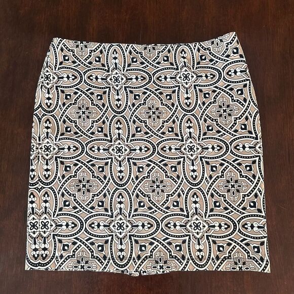 J. McLaughlin Geometric print, pencil skirt. - Picture 4 of 6